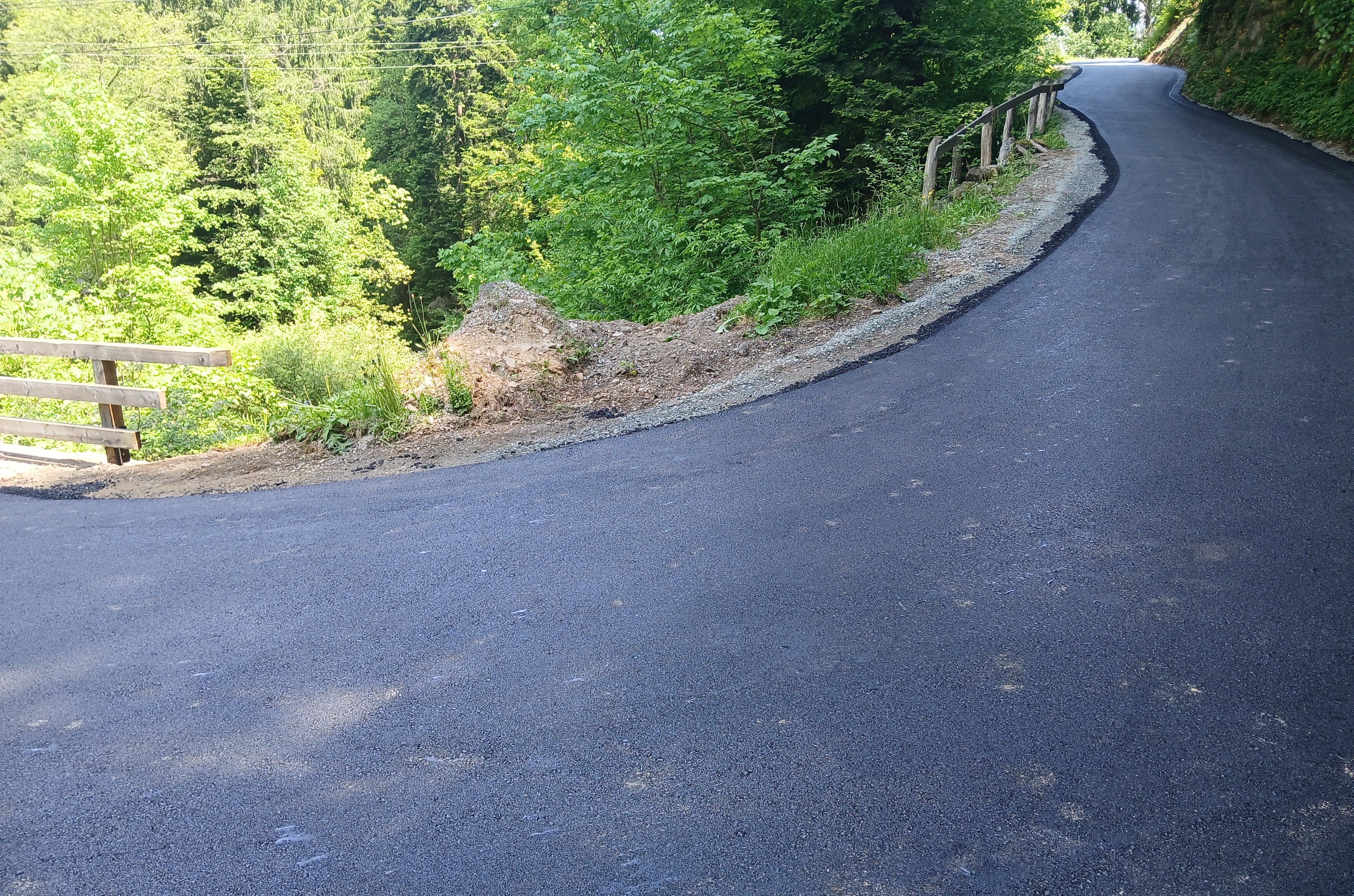 ASFALTIRANJE CESTE PRI AHEJEVEM MOSTU (002)